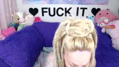 Mackenzie Wolfe online show from June 30, 4:12 am