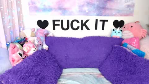 Mackenzie Wolfe online show from April 30, 4:07 am
