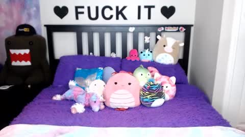 Mackenzie Wolfe online show from October 26, 4:19 am