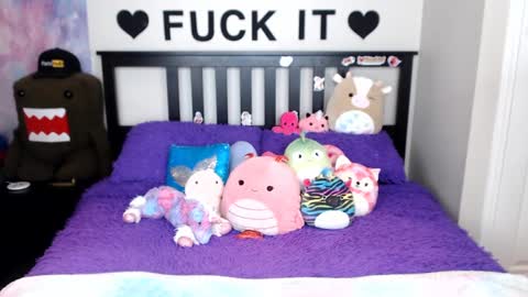 Mackenzie Wolfe online show from November 9, 4:41 am