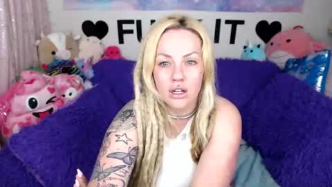 Mackenzie Wolfe online show from July 11, 5:07 am