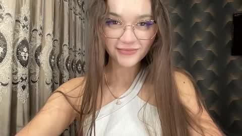 Snapshot of madalenesnedeger chatting on September 22, 3:32 pm Alexa online show from September 22, 3:32 pm