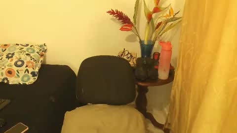 madame_desire_ online show from June 18, 2:22 pm