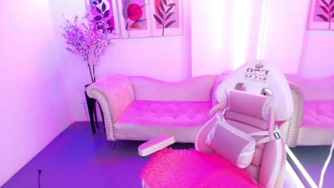 maddie_t18 online show from August 4, 11:49 am