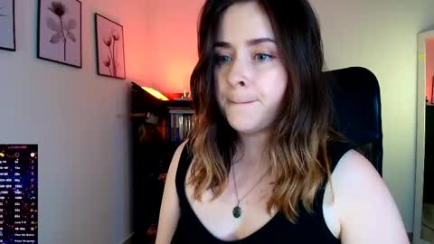 madelamee online show from April 30, 9:08 pm
