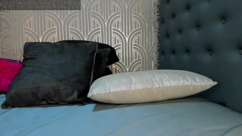 Snapshot of madison_milan chatting on January 3, 2:43 am online show from January 3, 2:43 am