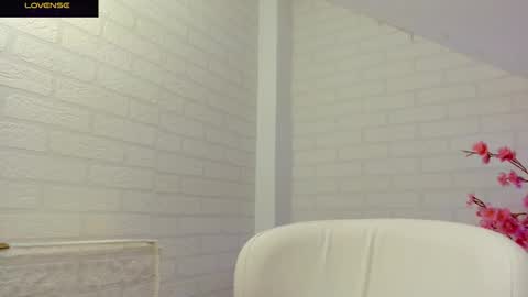 Leena online show from November 16, 6:59 am