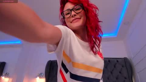 Mae Lyra online show from July 7, 5:27 pm