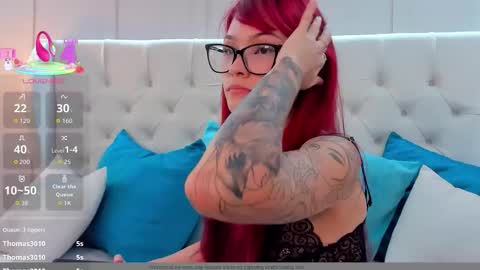 Mae Lyra online show from December 22, 8:12 pm