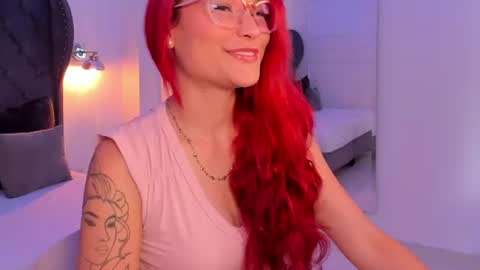 Mae Lyra online show from July 27, 4:59 pm