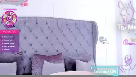 Mae Lyra online show from July 28, 7:39 pm