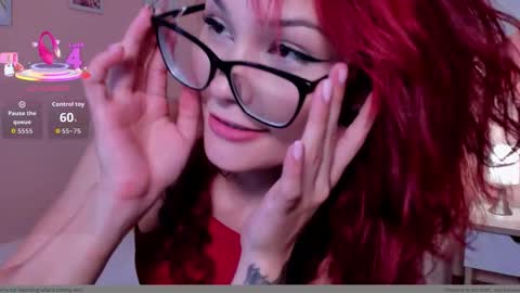 Mae Lyra online show from December 18, 9:30 pm