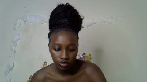 Maee online show from November 30, 4:44 pm