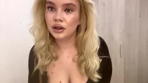 Molly online show from May 10, 4:53 pm