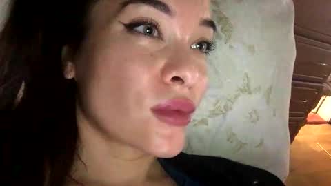 Snapshot of magggg658318 chatting on December 26, 12:27 pm magggg658318 online show from December 26, 12:27 pm