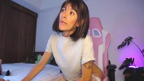 Snapshot of maggie_raver chatting on September 24, 4:06 pm maggie online show from September 24, 4:06 pm
