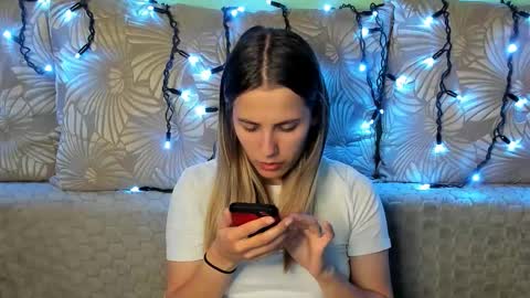 Maggie online show from October 23, 2:39 am