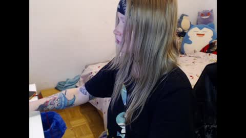 Snapshot of maggieswaggy chatting on December 10, 5:00 pm Magdalene Swaggy online show from December 10, 5:00 pm