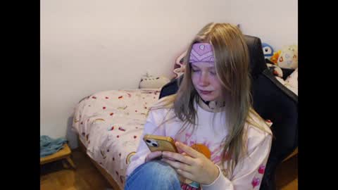 Snapshot of maggieswaggy chatting on December 12, 7:04 pm Magdalene Swaggy online show from December 12, 7:04 pm