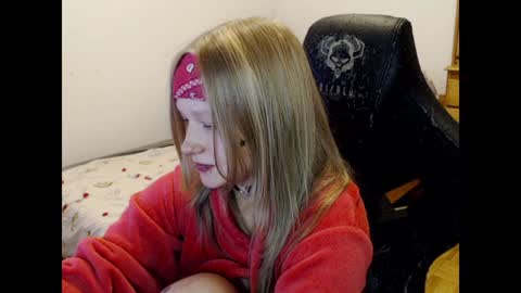 Snapshot of maggieswaggy chatting on January 14, 9:41 pm Magdalene Swaggy online show from January 14, 9:41 pm