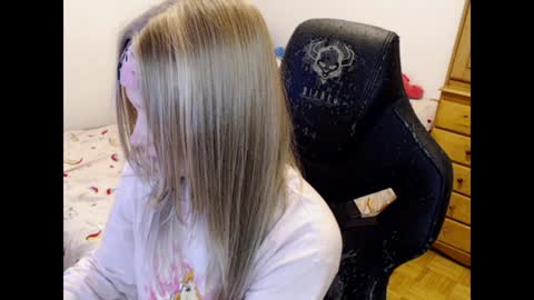 Snapshot of maggieswaggy chatting on January 21, 7:28 pm Magdalene Swaggy online show from January 21, 7:28 pm