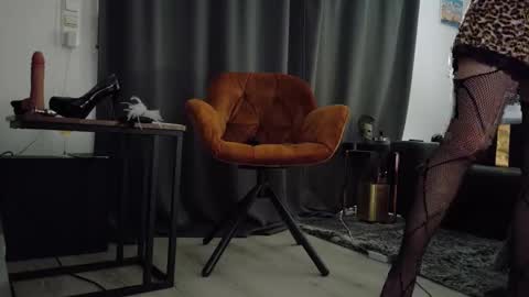 HotCouple69 online show from April 2, 12:13 pm