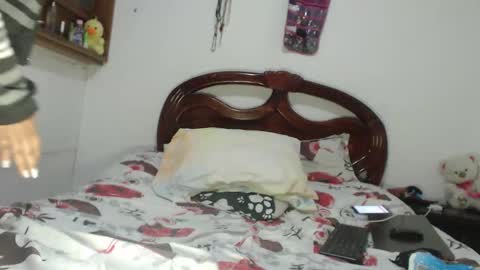 Snapshot of magic_stephany__ chatting on October 16, 2:52 pm magic_stephany__ online show from October 16, 2:52 pm