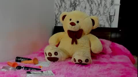 Maia Bronce online show from May 1, 7:39 pm