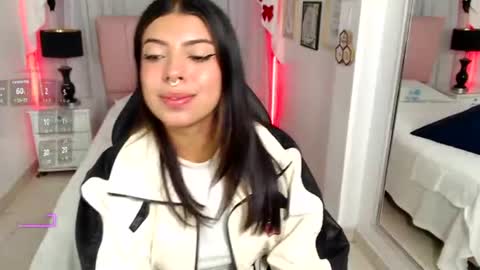 Maia Reficco online show from July 17, 1:59 pm