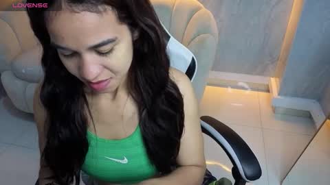 Snapshot of maia_tx chatting on October 13, 3:04 pm Online 800 to 1400 online show from October 13, 3:04 pm