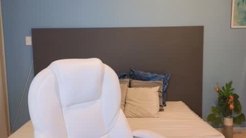 Maiaa Ruiz  online show from January 7, 12:20 pm