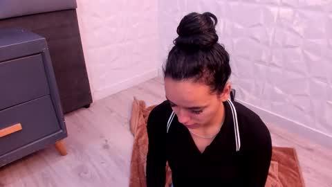 Snapshot of maiapark chatting on October 19, 1:35 pm Maia online show from October 19, 1:35 pm