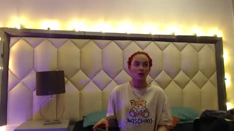 Snapshot of maiapark chatting on February 9, 2:40 pm Maia online show from February 9, 2:40 pm