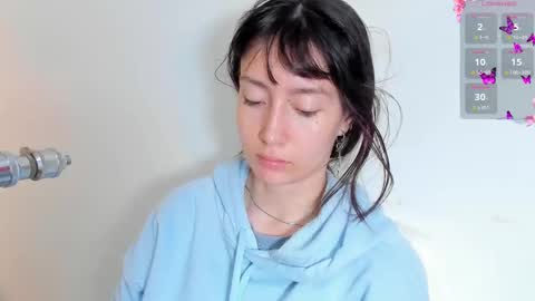 Snapshot of maibys_cute chatting on September 11, 3:51 am maibys online show from September 11, 3:51 am