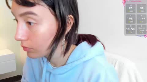 Snapshot of maibys_cute chatting on October 2, 4:17 am maibys online show from October 2, 4:17 am