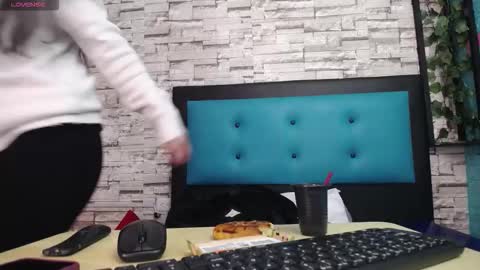 Snapshot of maily_can chatting on September 22, 12:36 pm MAILY CAN online show from September 22, 12:36 pm