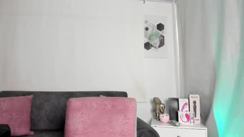 Mailyn online show from February 16, 5:35 pm