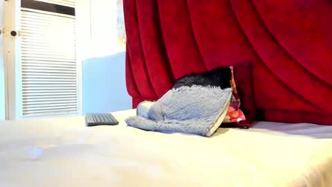 MAISE online show from December 5, 3:46 pm