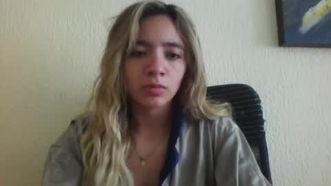 majo_gomezz online show from December 1, 3:48 pm