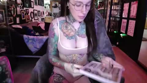 makaylamoonn online show from December 6, 5:00 pm