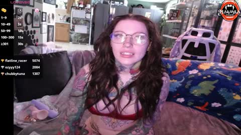 makaylamoonn online show from January 25, 7:05 pm