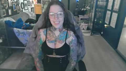 makaylamoonn online show from December 3, 7:22 pm