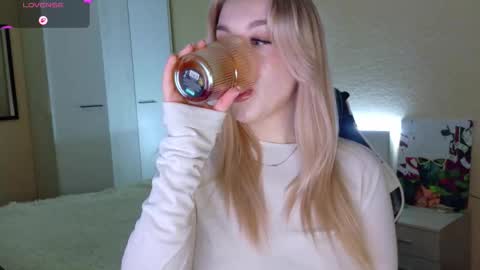 maksisisia online show from December 4, 3:35 pm