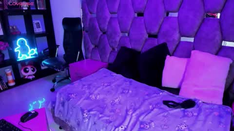 maky_coss online show from April 29, 2:20 pm