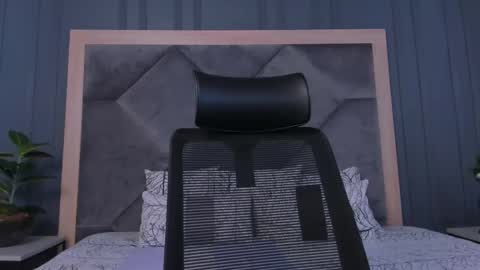 Snapshot of malaikah_colette chatting on March 9, 11:35 pm Malaikah online show from March 9, 11:35 pm