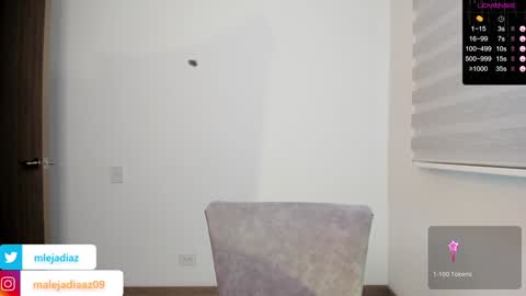 Snapshot of malejadiaz_ chatting on December 17, 3:49 pm Maleja Diaz online show from December 17, 3:49 pm