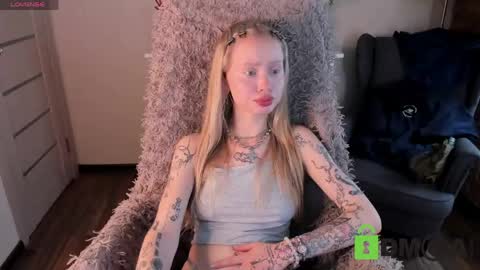 Malena online show from May 24, 10:58 am