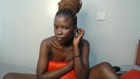 Snapshot of malia_latifa chatting on October 26, 1:28 pm lati online show from October 26, 1:28 pm