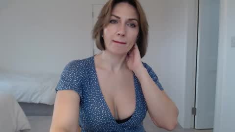 mallinia online show from February 12, 4:55 pm