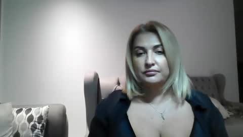 malorine online show from November 17, 7:14 pm